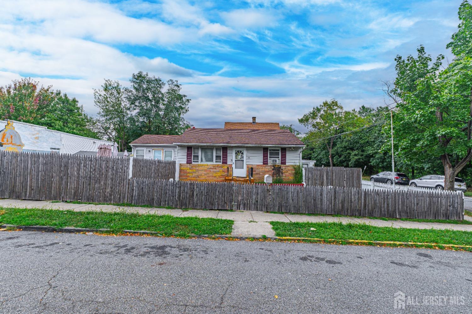 Side Ave, Perth Amboy, NJ 08861