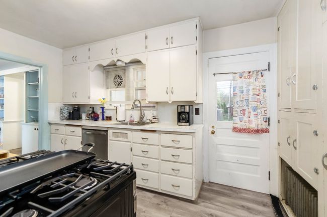 34900 Chestnut St, House other with 4 bedrooms, 3 bathrooms and null parking in Wayne MI | Image 14