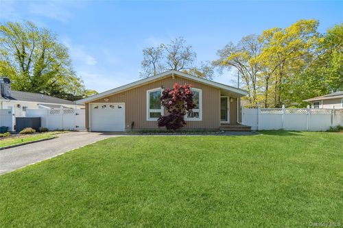 82 Robinwood Dr, Mastic Beach, NY, 11951-3211 | Card Image