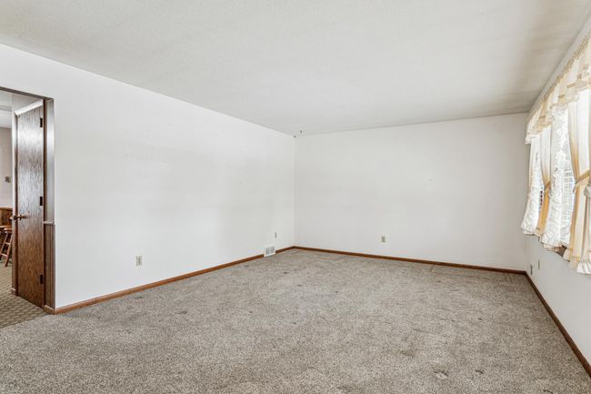 04_interior.jpg | Image 12