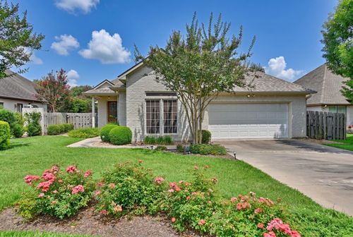 2424 Dillon St, Brenham, TX, 77833-1786 | Card Image