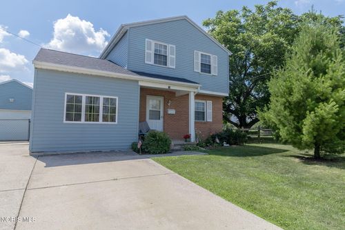 35 Santus Dr, Rossford, OH, 43460-1319 | Card Image