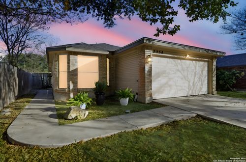 7258 Burns Way, San Antonio, TX, 78250-6527 | Card Image