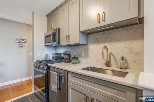 605 Grove St, Clifton, NJ, 07013-3849 | Card Image