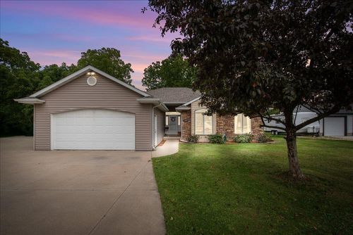 336 Kettle Moraine Drive, Slinger, WI, 53086 | Card Image