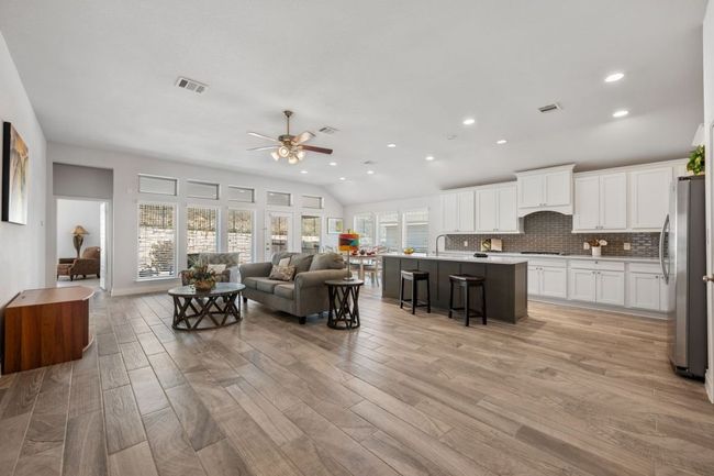 Lovely Open Floorplan Perry #2420S | Image 11