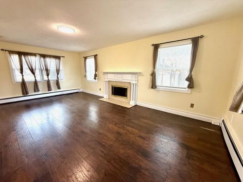 11 Botany Ln, Stony Brook, NY, 11790-2519 | Card Image