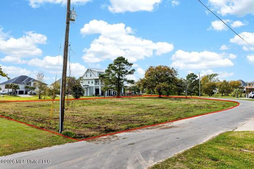 15613 Joan D Arc St, Biloxi, MS, 39532-5620 | Card Image