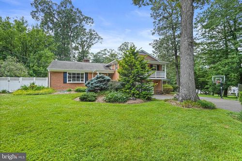 8633 Janet Ln, Vienna, VA, 22180-6813 | Card Image
