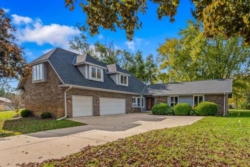 1427571 Freedom Ave, Muskego, WI, 53150-3835 | Card Image