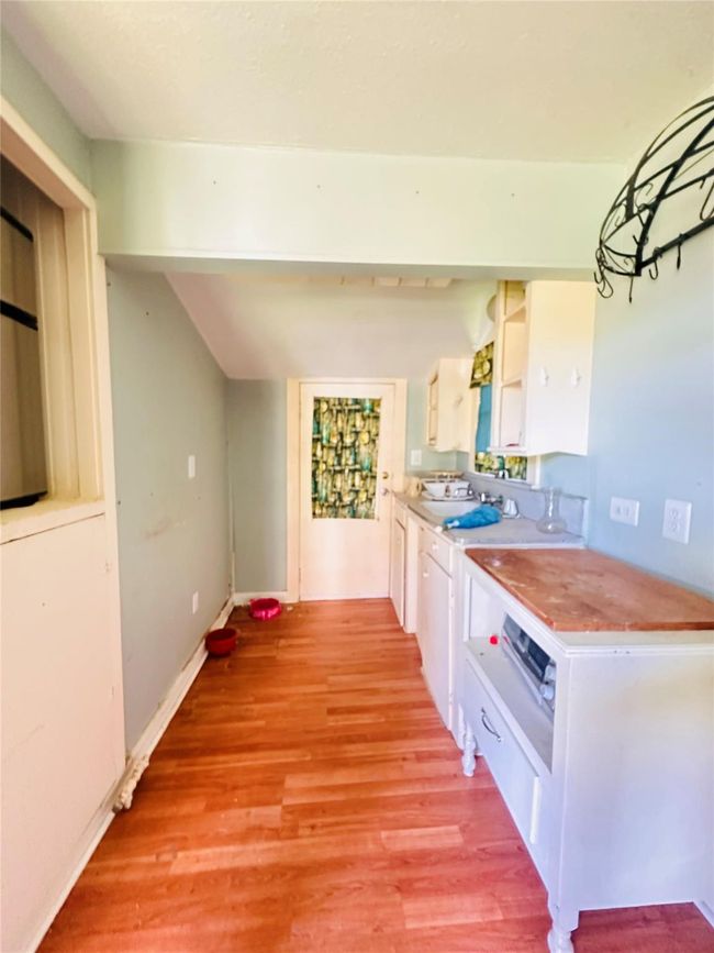 1002 Hopkins St, House other with 5 bedrooms, 3 bathrooms and 2 parking in Yoakum TX | Image 26