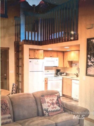 C-6 - 1607 Davis C 6, Condo with 1 bedrooms, 1 bathrooms and 1 parking in McCall ID | Image 1