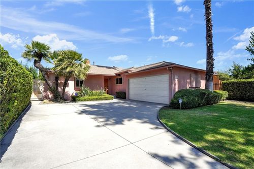 6860 Babcock Ave, North Hollywood, CA, 91605-5301 | Card Image