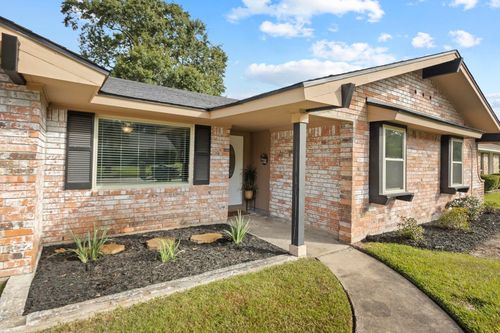 1924 Thousand Oaks Dr, Orange, TX, 77632-1215 | Card Image