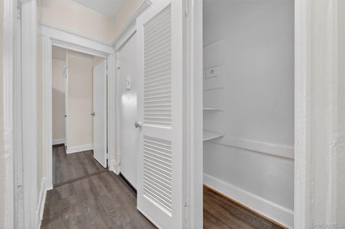 1a-74 Oak Street, Yonkers, NY, 10701 | Card Image