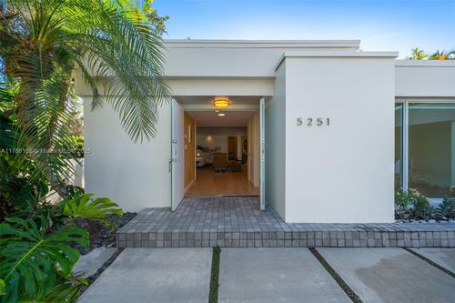 5251 Lagorce Dr, Miami Beach, FL, 33140-2105 | Card Image