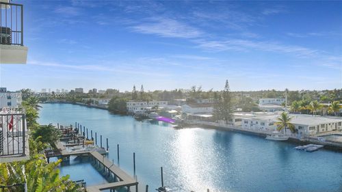 apt-5d-8024 Tatum Waterway Dr, Miami Beach, FL, 33141-5310 | Card Image