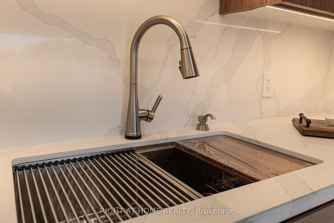 608 - 447 Walmer Rd, Condo with 3 bedrooms, 4 bathrooms and 2 parking in York ON | Image 14