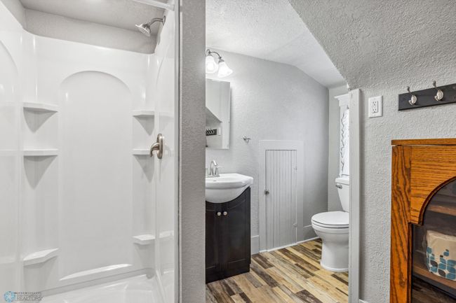 Bathroom | Image 17
