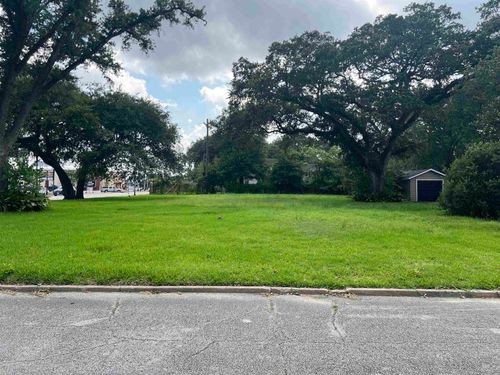 525 21st St, Beaumont, TX, 77706-4909 | Card Image