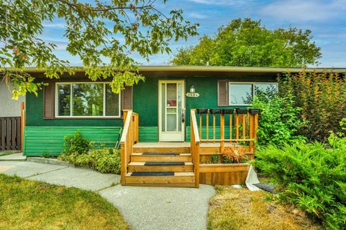 5404 Valentine Cres Se, Calgary, AB, T2A2K6 | Card Image