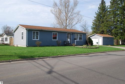 104 Hall St, West Branch, MI, 48661-1416 | Card Image
