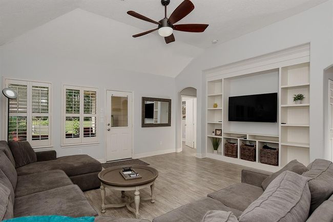 27519 Rebecca Field Ln, House other with 4 bedrooms, 2 bathrooms and 2 parking in Spring TX | Image 5