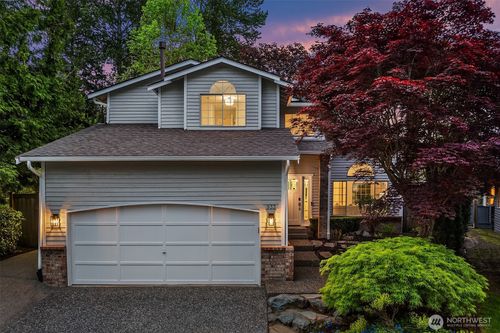 933 6th Pl S, Kirkland, WA, 98033-6756 | Card Image