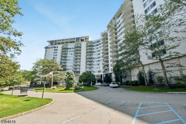 APT-518 - 1 Claridge Dr, House other with 2 bedrooms, 2 bathrooms and null parking in Verona NJ | Image 25