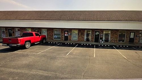 404 E College St, DICKSON, TN, 37055-1855 | Card Image