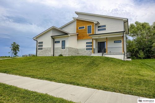 8215 N 166th St, Bennington, NE, 68007-2905 | Card Image