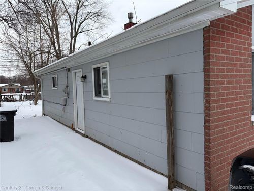 6516 Oak St, Taylor, MI, 48180-1744 | Card Image