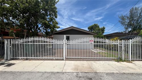 a-2931 Nw 22nd Ct, Miami, FL, 33142-5985 | Card Image