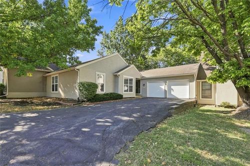 10752 Oakmont St, Overland Park, KS, 66210-1139 | Card Image