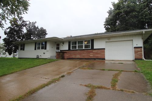 1704 N 4th St, Clinton, IA, 52732-2636 | Card Image