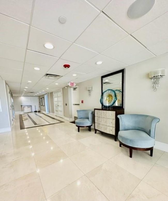 APT-212 - 1150 Hillsboro Mile, Condo with 2 bedrooms, 2 bathrooms and null parking in Hillsboro Beach FL | Image 9