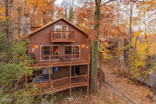 924 Stans Ct, Gatlinburg, TN, 37738-3910 | Card Image