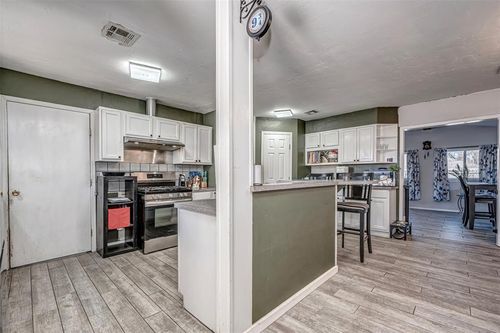 1521 Willowcliff Ct, Norman, OK, 73071-3233 | Card Image