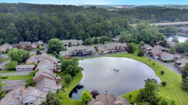 5503 Forest Lake Dr, Condo with 2 bedrooms, 3 bathrooms and null parking in Prospect KY | Image 49