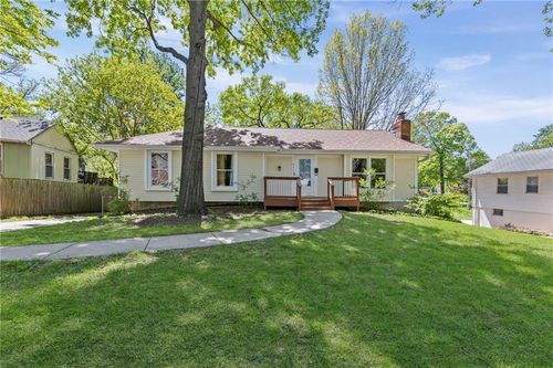 8205 W 57th Ter, Merriam, KS, 66202-2229 | Card Image