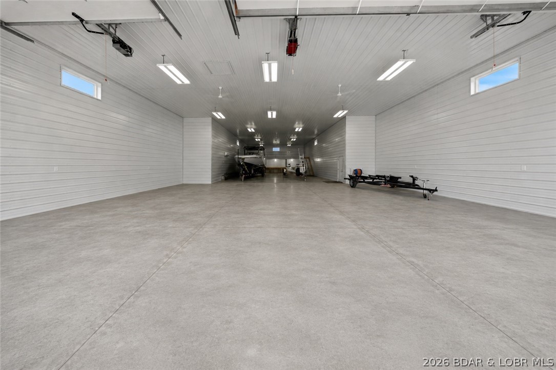 Commercial Sale in Kaiser 4