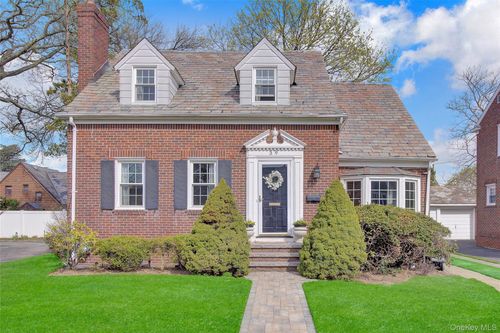 39 Cynthia Ct, Hempstead, NY, 11550-1111 | Card Image