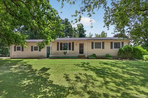 405 Hoag Dr, Lake Orion, MI, 48362-1857 | Card Image