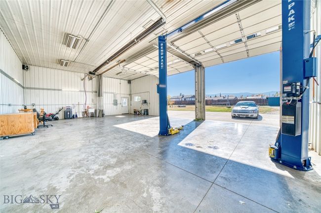 Shop interior | Image 37