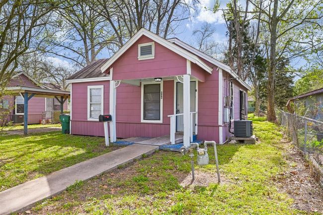 606 E 4 Th St, House other with 1 bedrooms, 1 bathrooms and null parking in Sweeny TX | Image 4