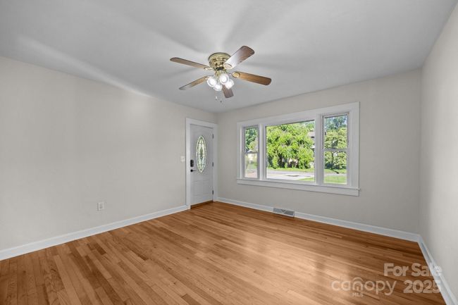109 Short St, Home with 3 bedrooms, 2 bathrooms and null parking in Waynesville NC | Image 4