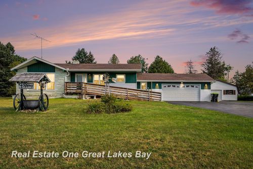 3822 Worth Rd, Pinconning, MI, 48650-8314 | Card Image