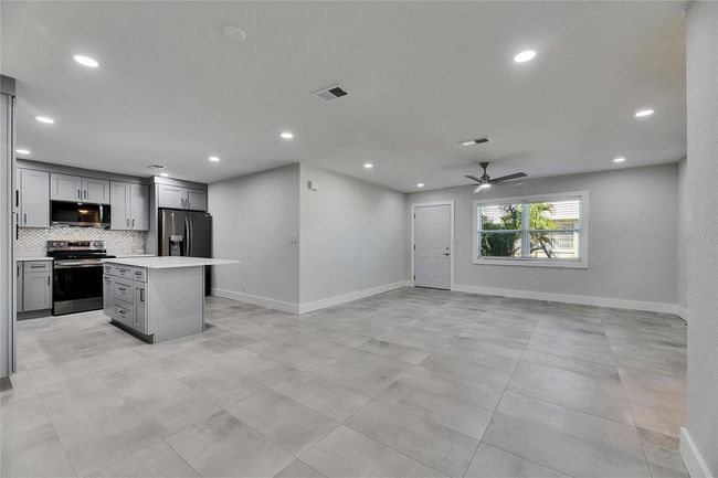 APT-1 - 1025 Apollo Beach Blvd, Condo with 3 bedrooms, 2 bathrooms and null parking in APOLLO BEACH FL | Image 18
