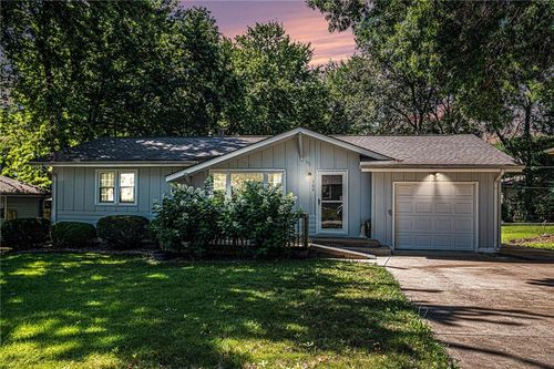 102 Avondale St, Liberty, MO, 64068-2902 | Card Image