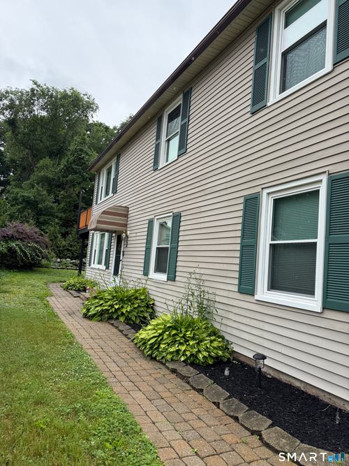 2 Hamburg St, Shelton, CT, 06484-4314 | Card Image